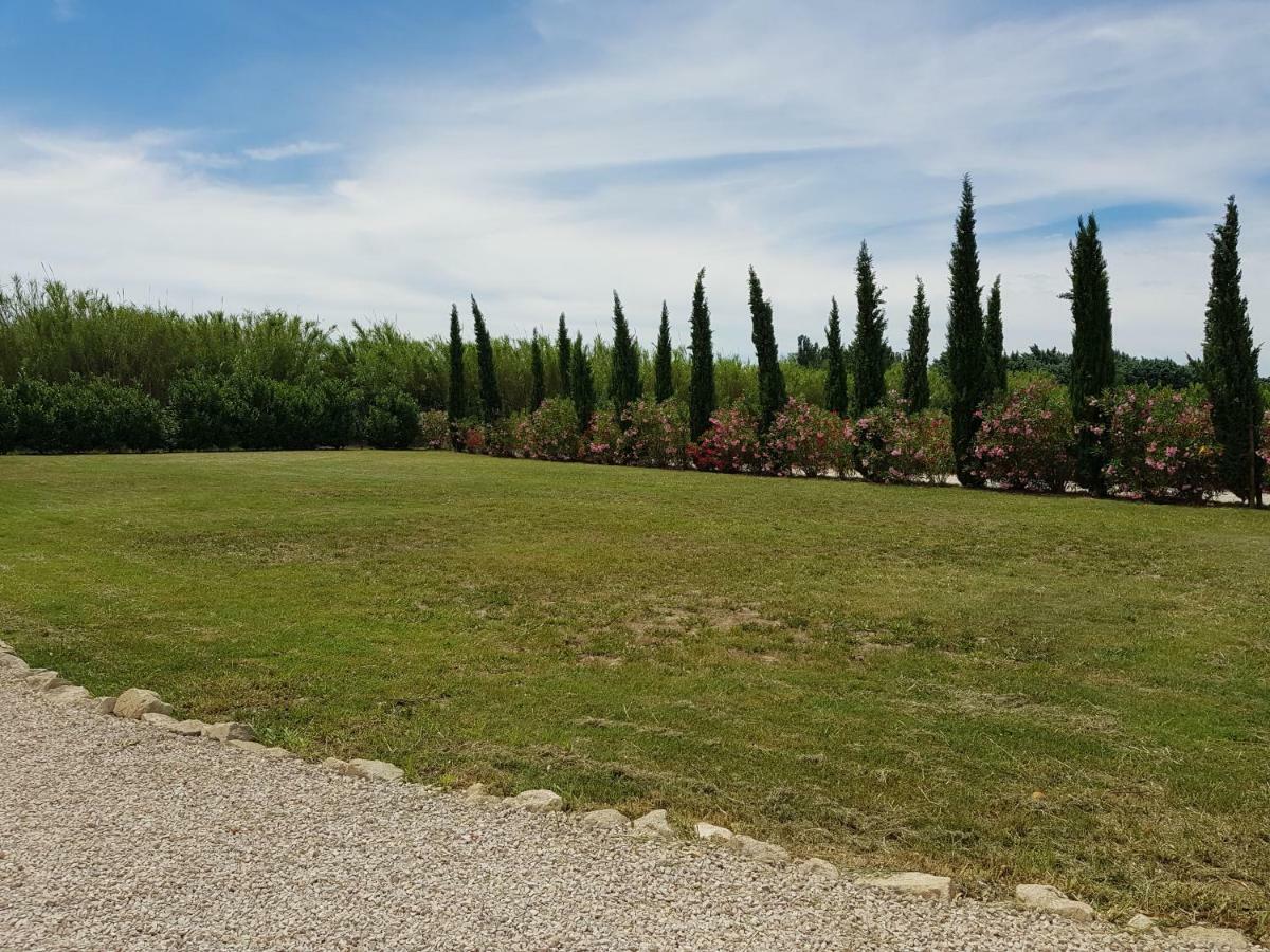 Le Mas Saint Jean Mézoargues Eksteriør bilde